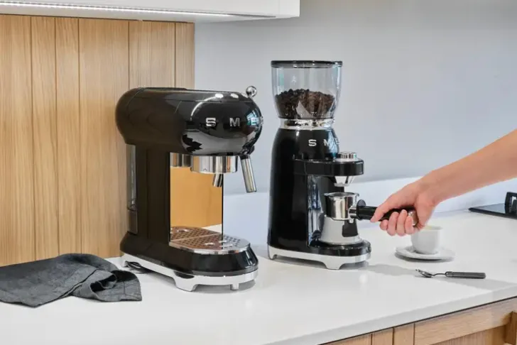 Smeg Kahvimylly Musta Cgf01Bleu